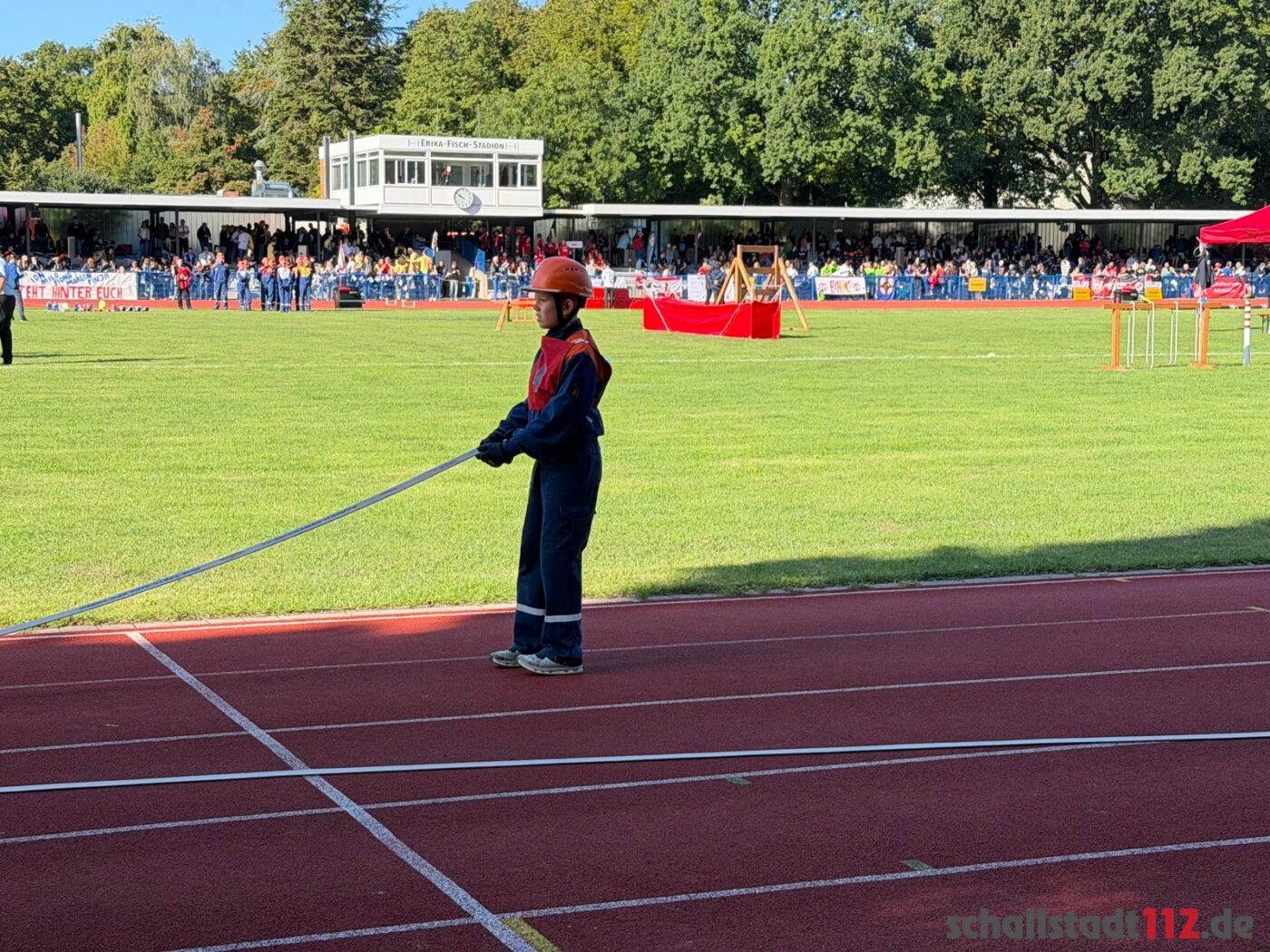 Teilnehmer der Jugendfeuerwehr Schallstadt beim Staffellauf im Erika-Fisch-Stadion in Hannover